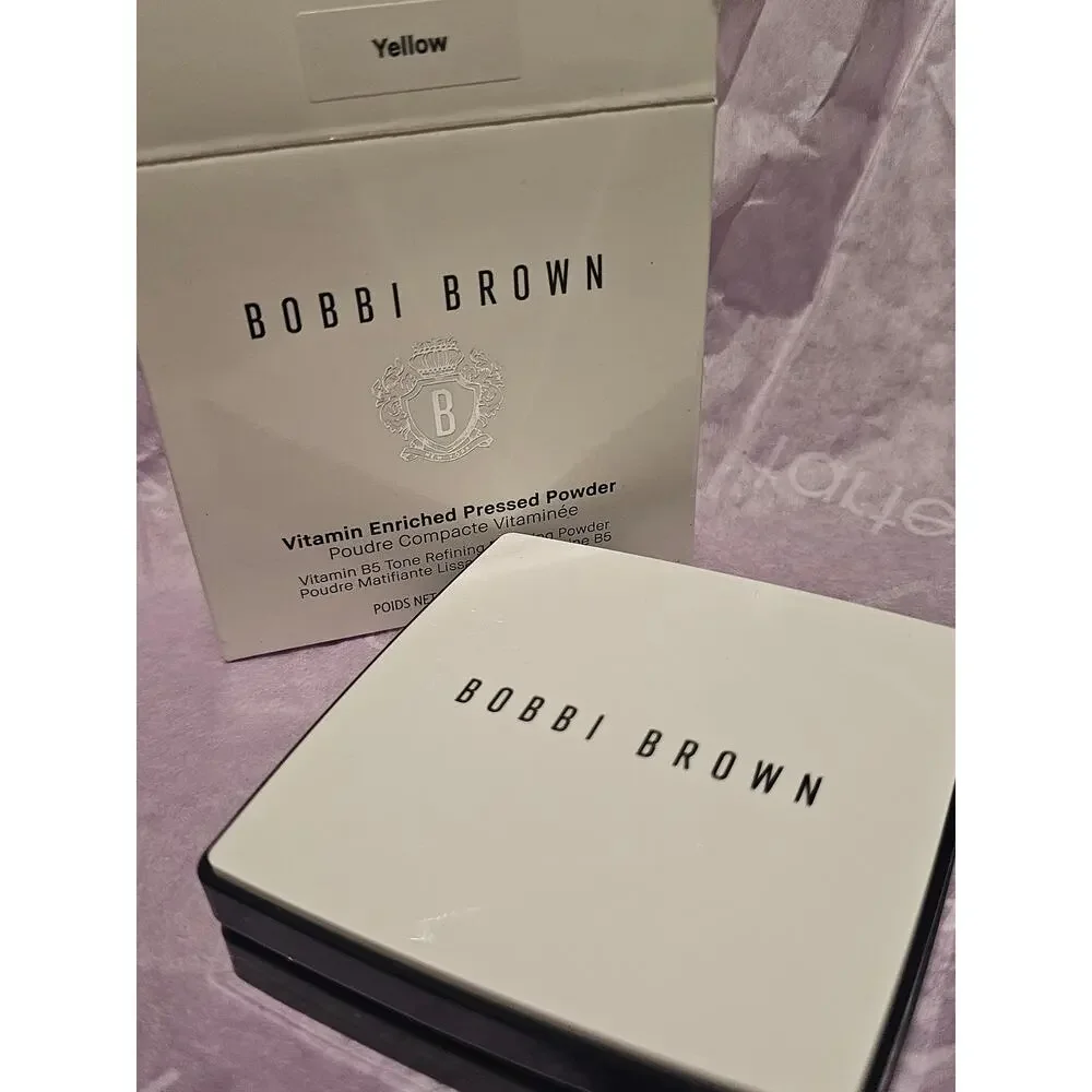 Bobbi Brown Vitamin Enriched Pressed Powder in Yellow